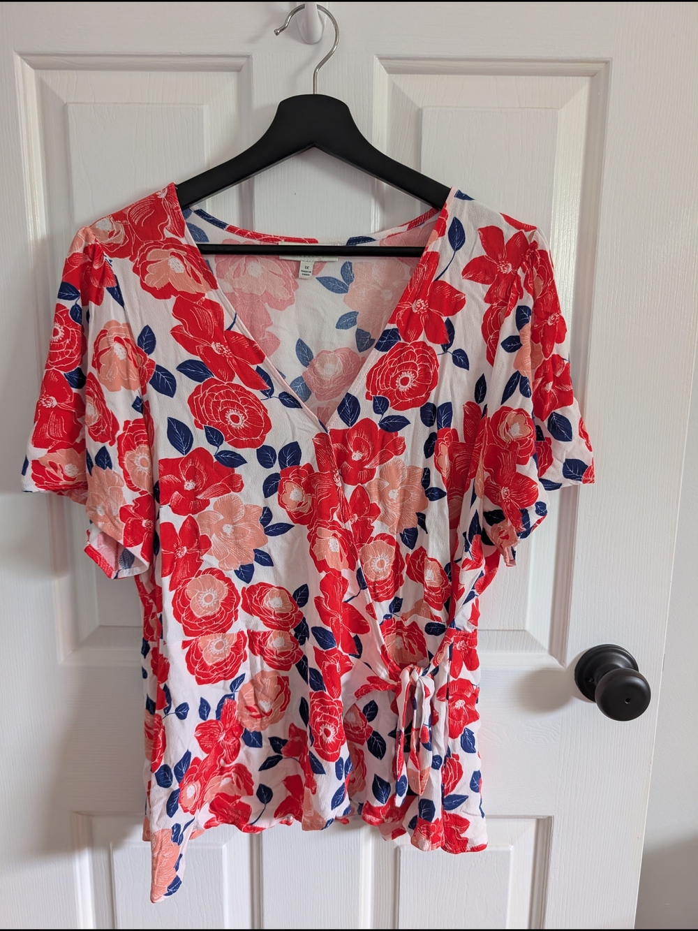 Skies Are Blue Curvy Women's Red & Blue Floral Top Size 1X